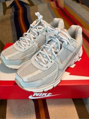 Nike Women's Zoom Vomero 5